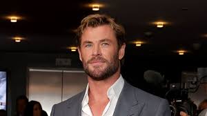 Chris Hemsworth Bintang ke-2.781 Meraih Hollywood Walk of Fame.